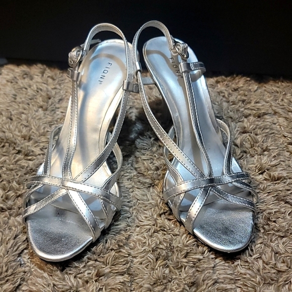 🌷3 for 45$🌷Womens Silver Sandals Size 5 - Picture 1 of 5
